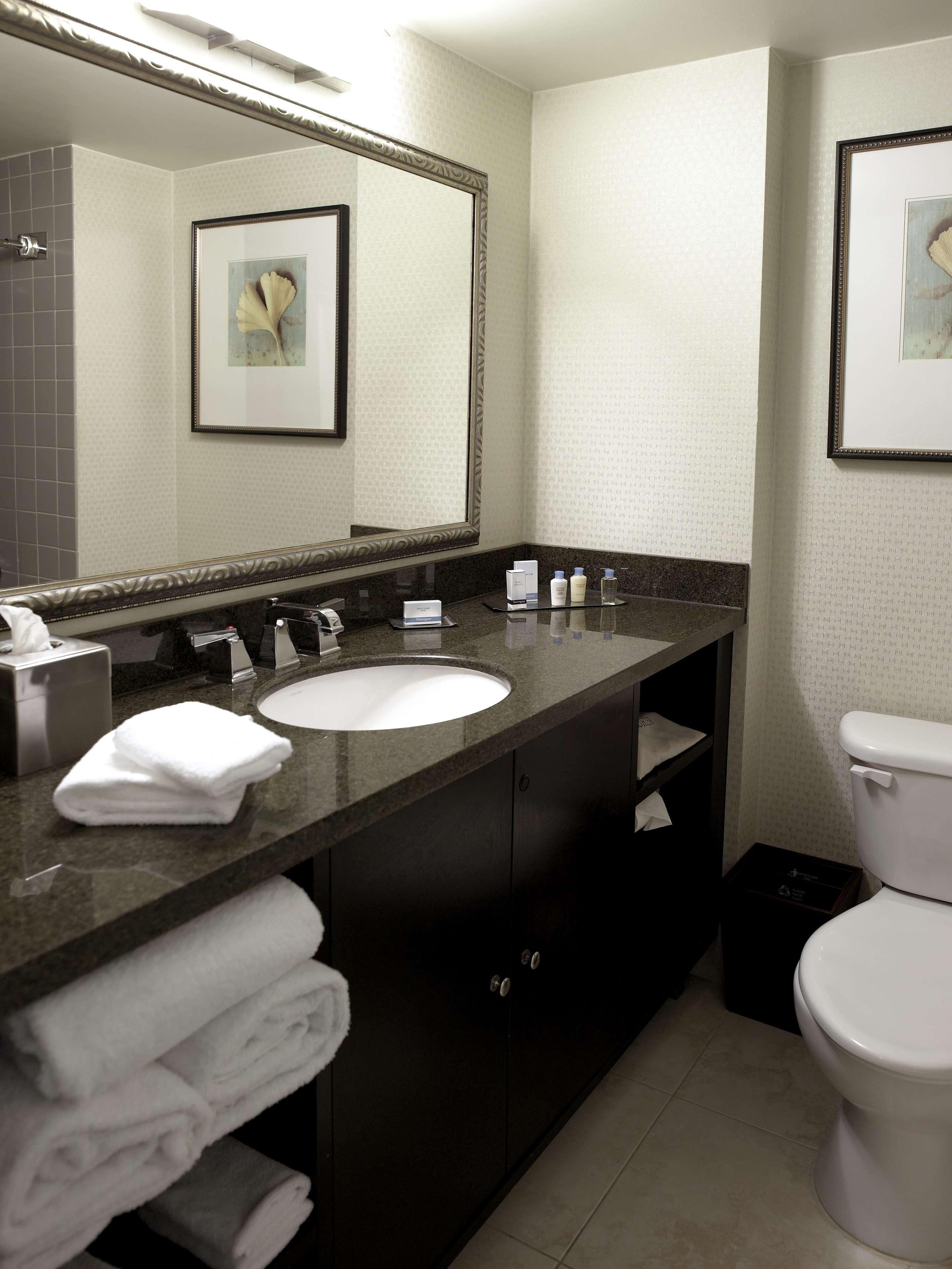 Hotel Doubletree By Hilton Charlotte Airport Exterior foto