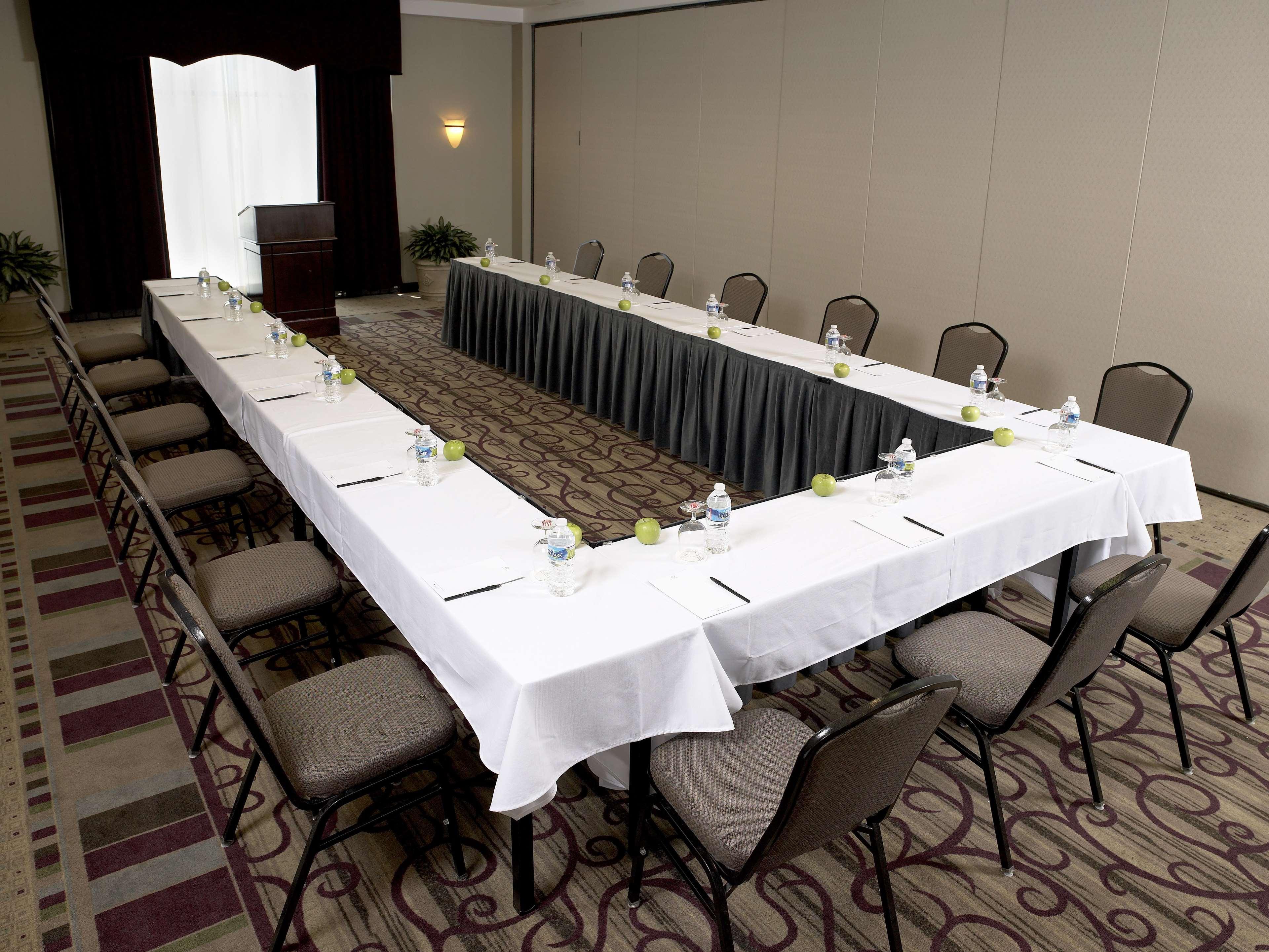 Hotel Doubletree By Hilton Charlotte Airport Facilidades foto